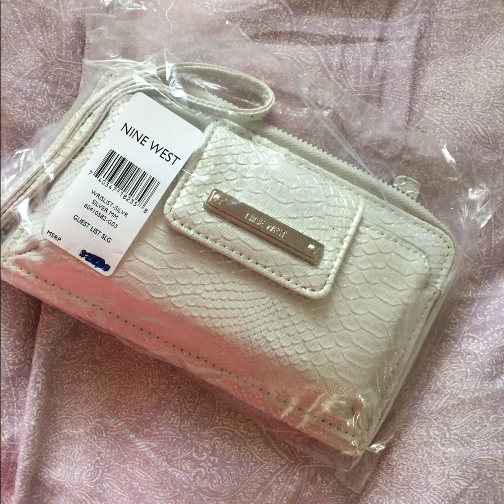 Off white wallet/ wristlet 🌟